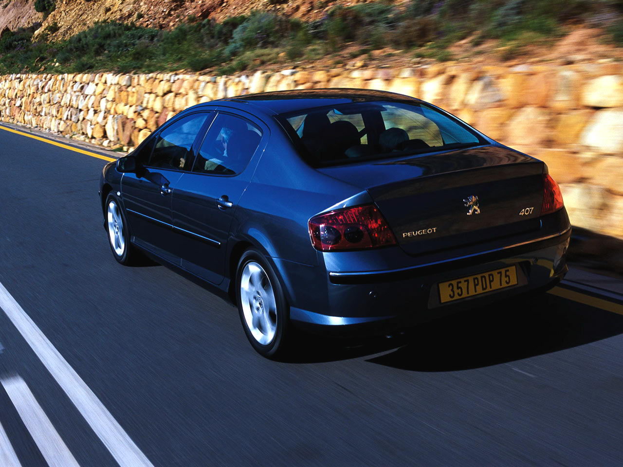 Peugeot 407 2004 006.jpg